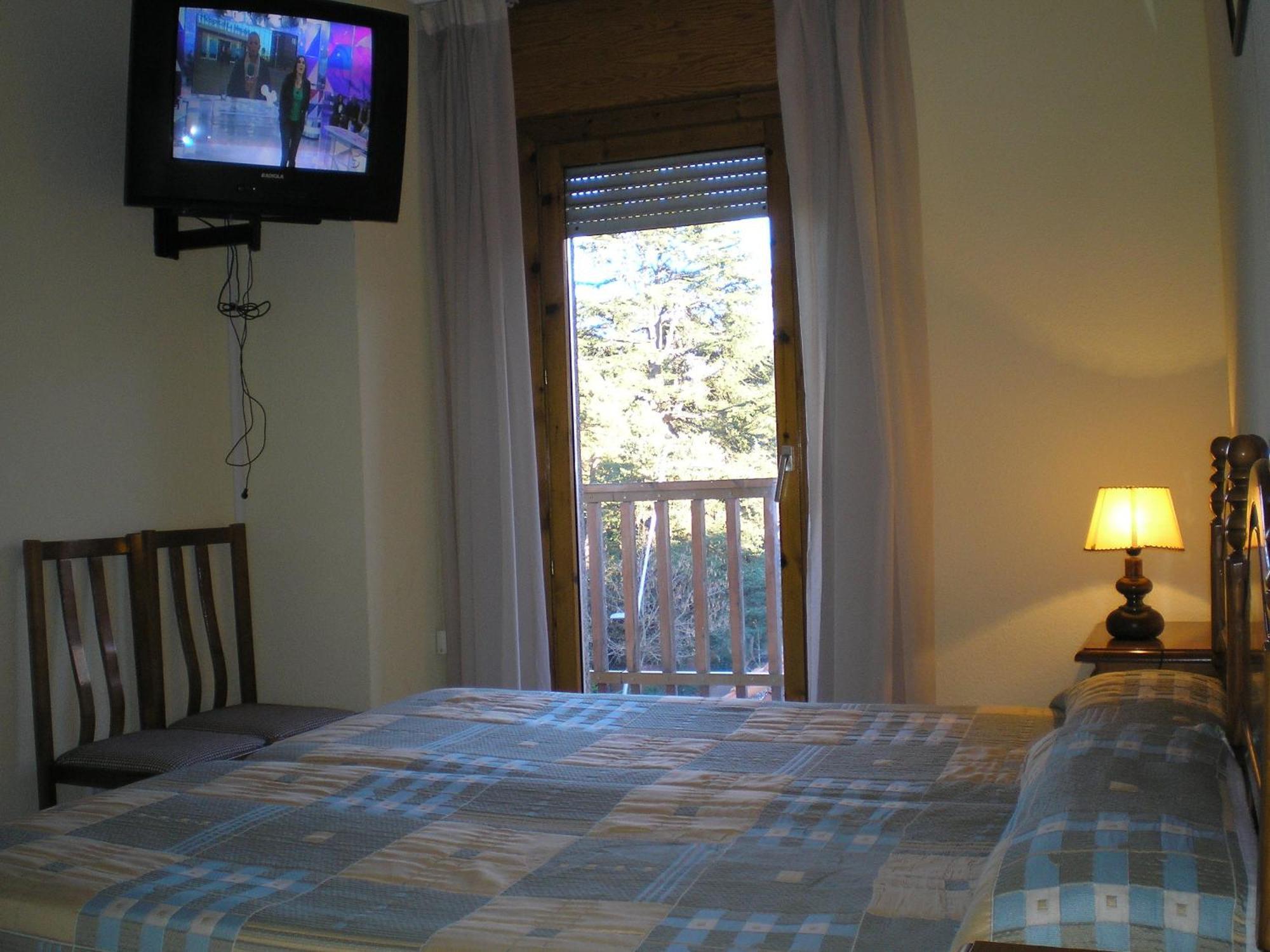 Apartamentos Turisticos Sol Y Nieve Jaca Dış mekan fotoğraf