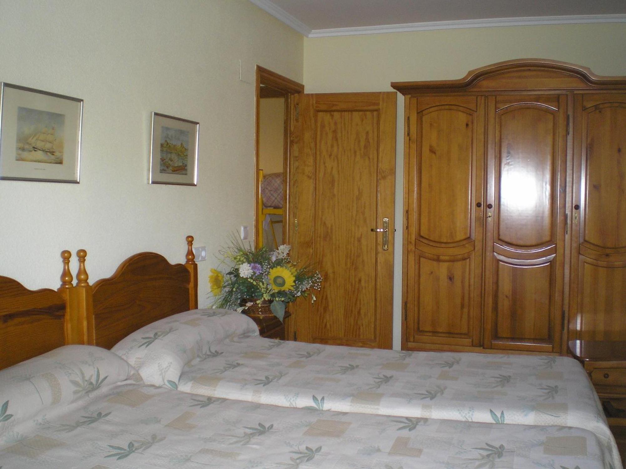 Apartamentos Turisticos Sol Y Nieve Jaca Dış mekan fotoğraf