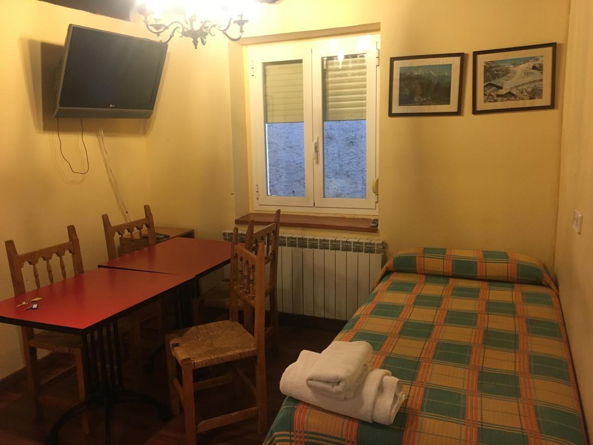 Apartamentos Turisticos Sol Y Nieve Jaca Dış mekan fotoğraf